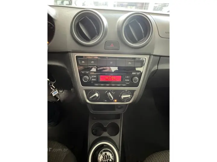 VOYAGE 1.6 MI 8V FLEX 4P MANUAL