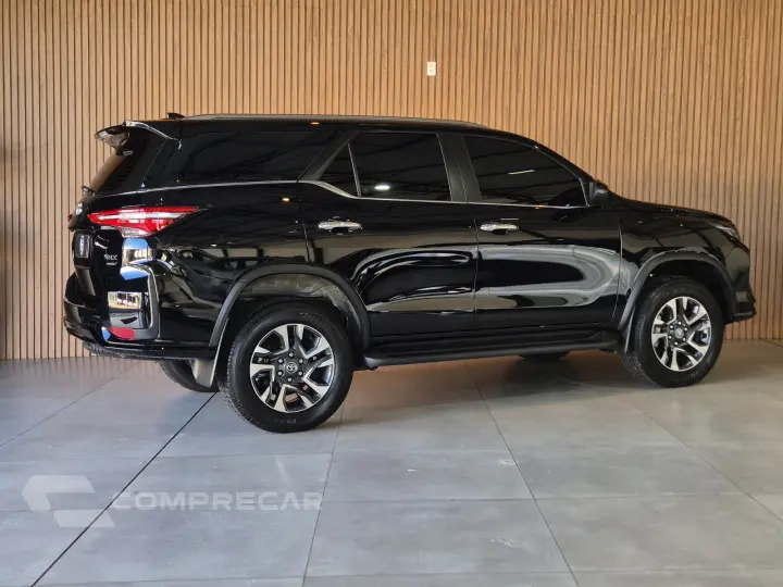 HILUX SW4 2.8 D-4D TURBO DIESEL SRX PLATINUM 7L 4X4 AUTOMÁTI