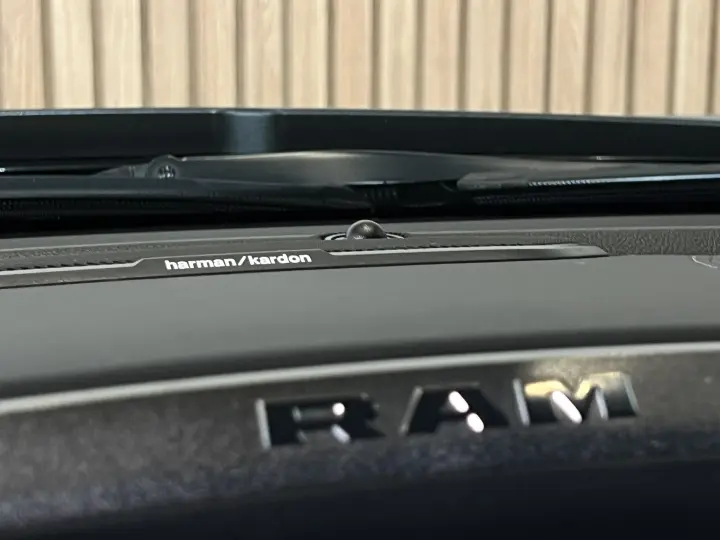 1500 5.7 V8 GASOLINA REBEL CD 4X4 AUTOMÁTICO