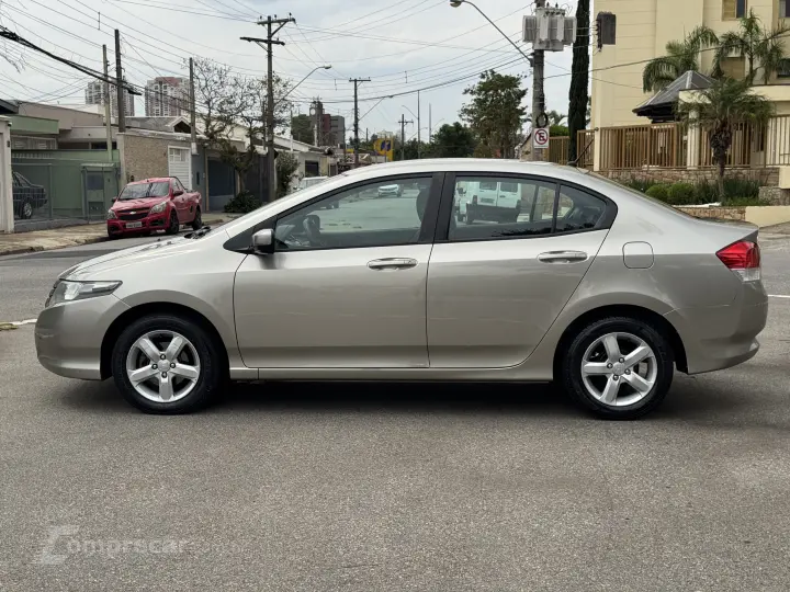 CITY 1.5 LX Sedan 16V