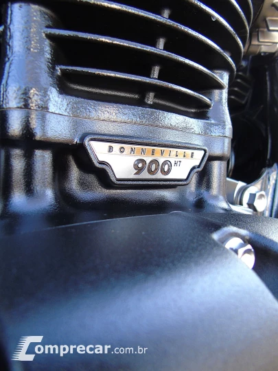TRIUMPH BONNEVILLE T100 900