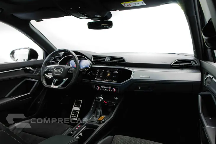 Q3 2.0 40 TFSI Performance Black Quattro