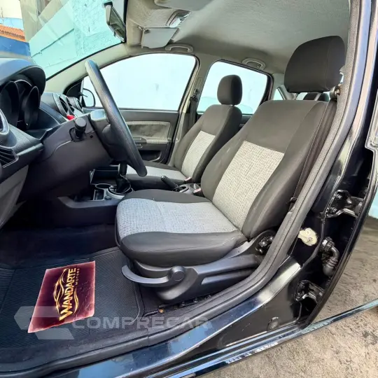 Fiesta Sedan SE 1.6 8V Flex 4p