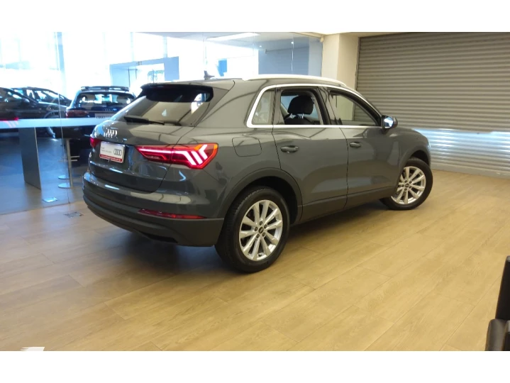 Q3 1.4 TFSI FLEX PRESTIGE PLUS S TRONIC