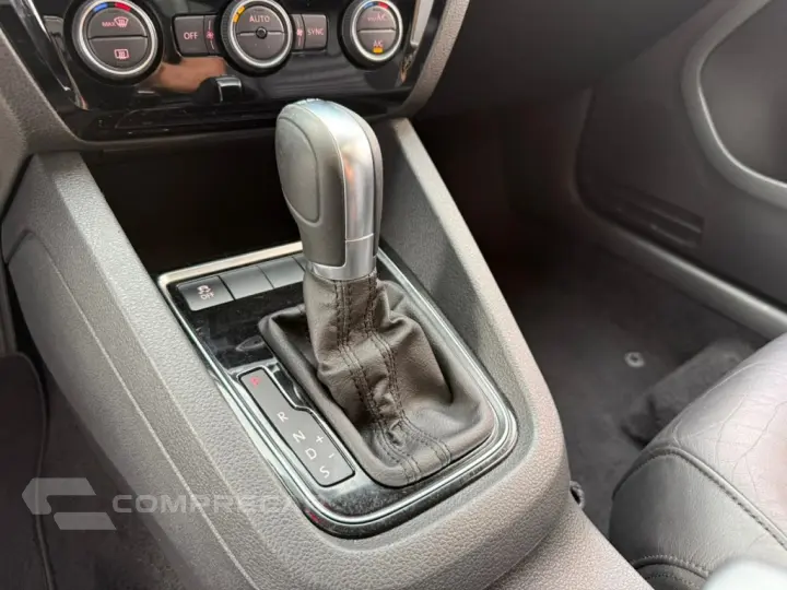 JETTA 2.0 TSI HIGHLINE 211CV GASOLINA 4P TIPTRONIC