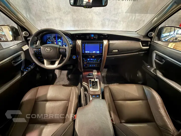 Hilux SW4 2.8 16V 4P SRX PLATINUM 4X4 7 LUGARES TURBO DIESEL