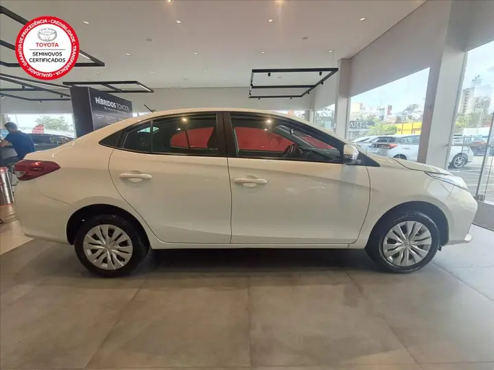 YARIS 1.5 16V FLEX SEDAN XL LIVE MULTIDRIVE