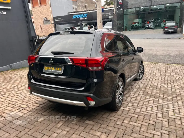 OUTLANDER 2.2 165cv Diesel Aut.