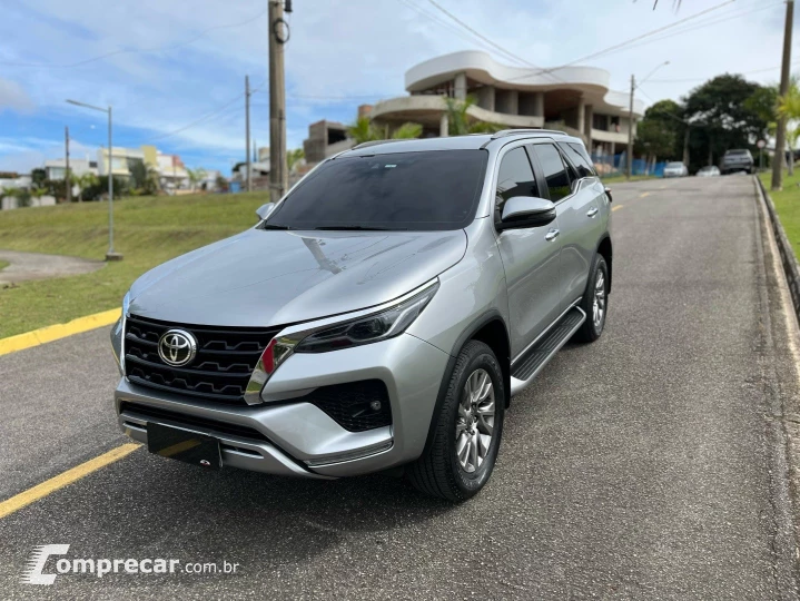 HILUX SW4 2.8 D-4D TURBO DIESEL SRX 7L 4X4 AUTOMÁTICO