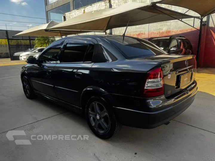 Astra Sedan 1.8 4P GL ALCOOL