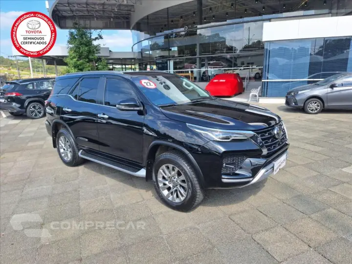 HILUX SW4 2.8 D-4D TURBO DIESEL SRX 7L 4X4 AUTOMÁ