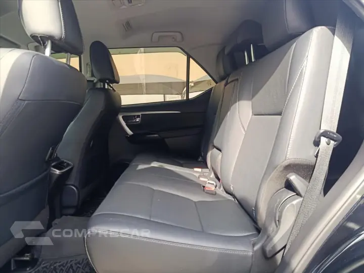 HILUX SW4 2.8 D-4D TURBO DIESEL SRX PLATINUM 7L 4