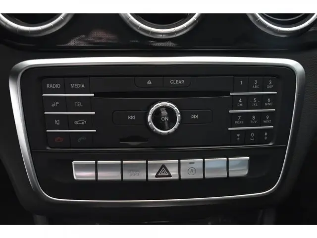 CLA 180 - 1.6 CGI 7G-DCT