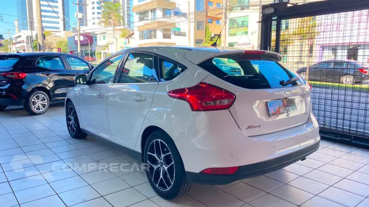 FORD FOCUS 2.0 TITANIUM HATCH 16V