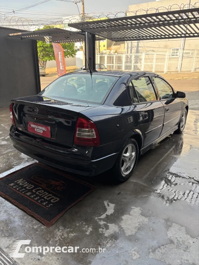 ASTRA 1.8 MPFI Comfort Sedan 8V
