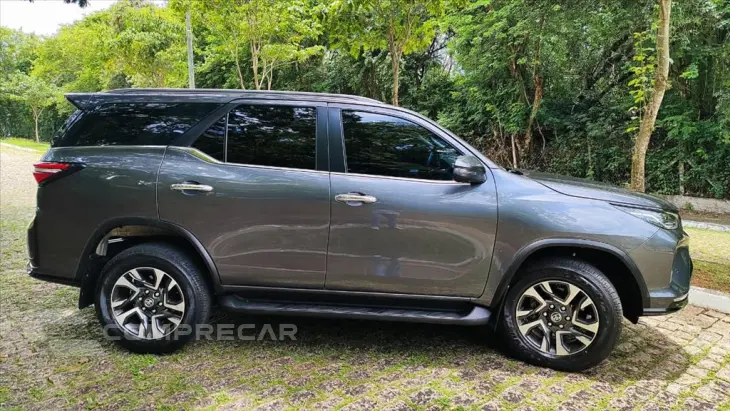 HILUX SW4 2.8 D-4D TURBO DIESEL SRX 4X4 AUTOMÁTICO