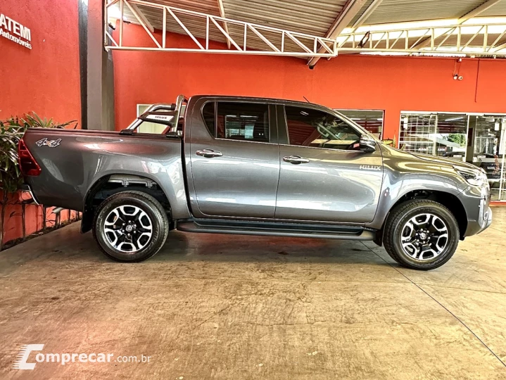 HILUX 2.8 D-4D TURBO DIESEL CD SRX 4X4 AUTOMÁTICO