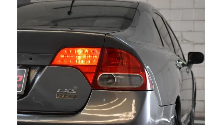 CIVIC - 1.8 LXS 16V 4P AUTOMÁTICO