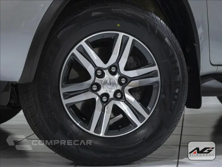 HILUX SW4 2.7 SRV 7 Lugares 4X2 16V