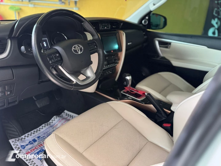 HILUX SW4 2.8 SRX Diamond 4X4 7 Lugares 16V Turbo Intercoole