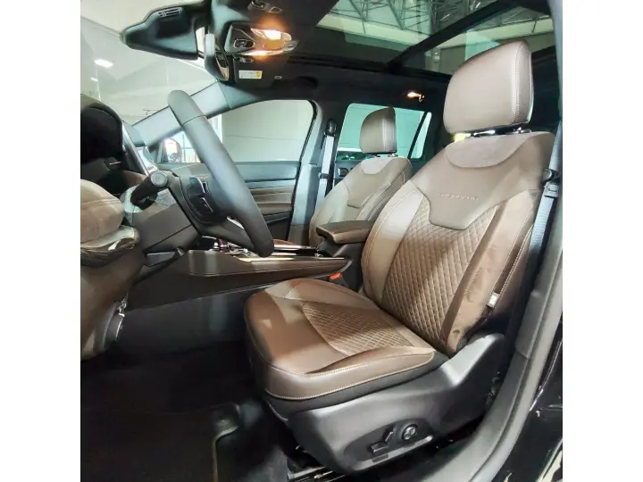 COMMANDER 2.2 TURBO DIESEL OVERLAND AT9