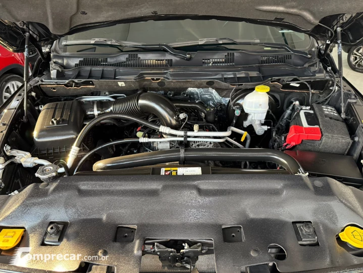 CLASSIC 5.7 V8 Laramie Night Edition CD 4X4