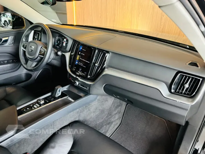 XC60 2.0 T8 Hybrid Momentum AWD Geartronic