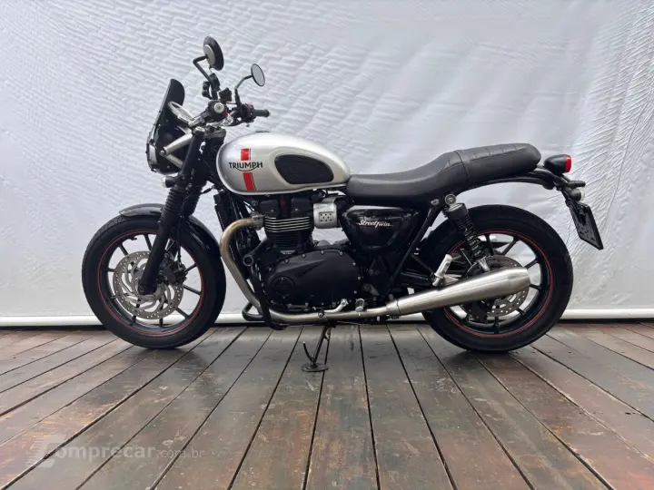 TRIUMPH STREET TWIN