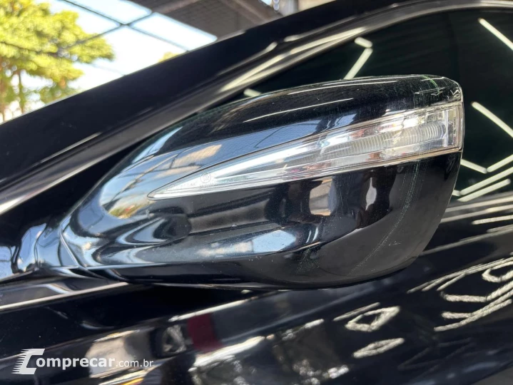 AZERA 3.3 MPFI GLS Sedan V6 24V