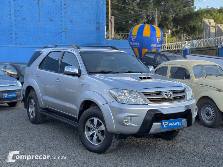 Hilux SW4 SRV D4-D 4x4 3.0 TDI Dies. Aut