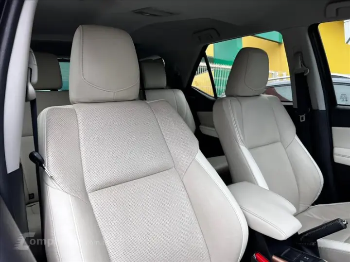 HILUX SW4 2.8 SRX Diamond 4X4 7 Lugares 16V Turbo Intercoole