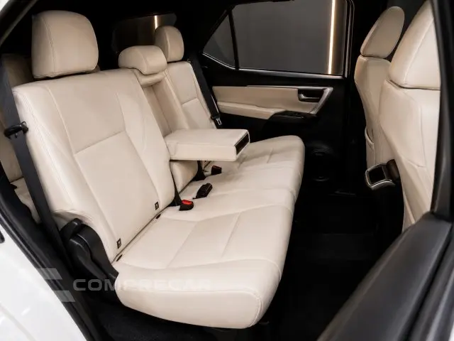 HILUX SW4 - 2.8 D-4D TURBO DIAMOND 7L 4X4 AUTOMÁTICO