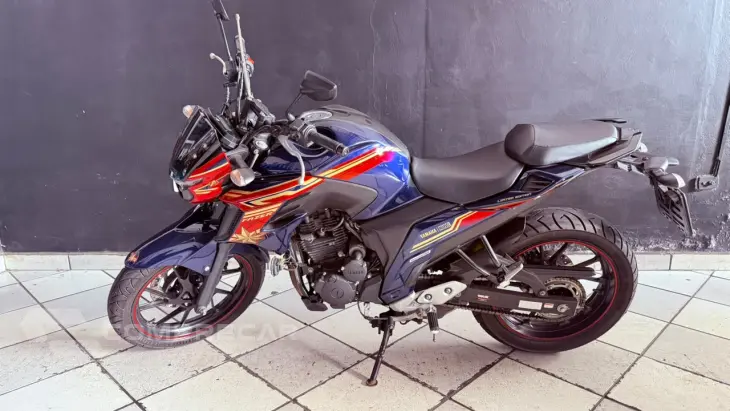 FZ25 ABS limited edition versão Marvel