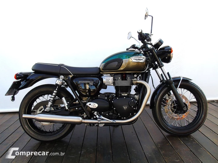 TRIUMPH BONNEVILLE T100 900
