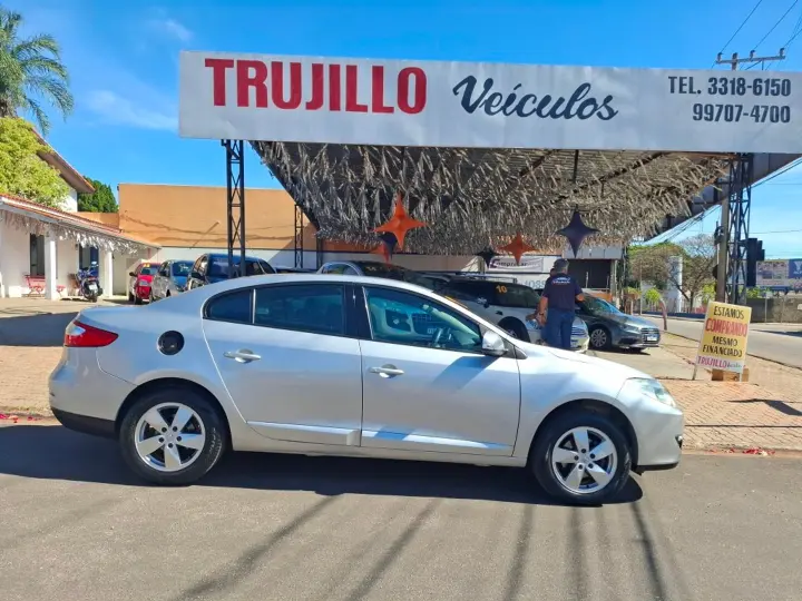 Fluence 2.0 Dynamique 16V Flex 4P Manual