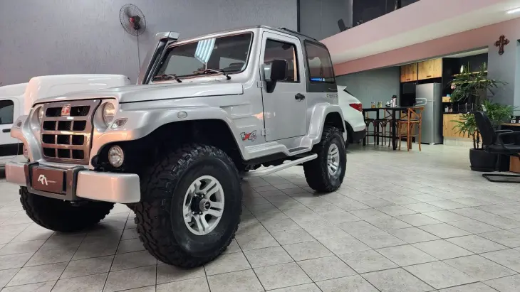 T-4 4x4 3.0 TB Int. Cap. Rígida Diesel