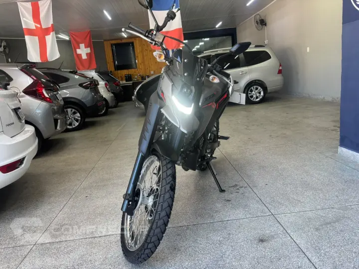 XTZ 250 LANDER CONNECTED