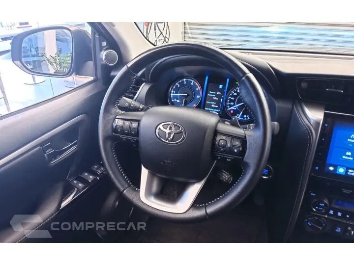 HILUX SW4 2.8 D-4D TURBO DIESEL SRX 7L 4X4 AUTOMÁTICO