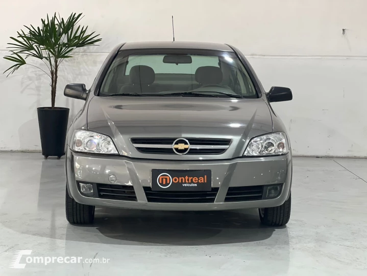 ASTRA 1.8 MPFI GL Sedan 8V