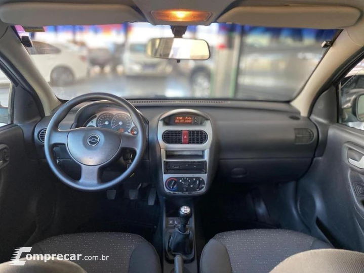 CORSA SEDAN PREMIUM