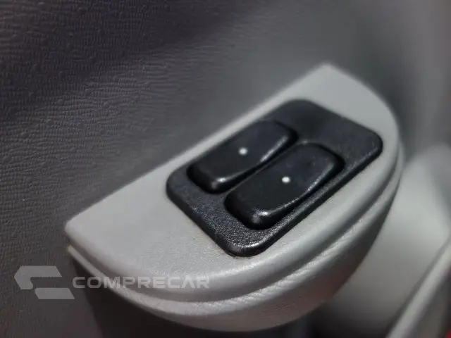 PRISMA - 1.4 MPFI LT 8V 4P MANUAL