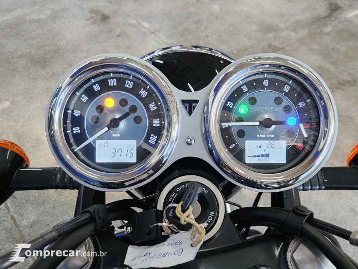 BONNEVILLE T100 900