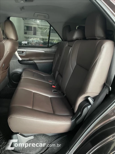 HILUX SW4 2.8 SRX 4X4 7 LUGARES 16V TURBO INTERCO