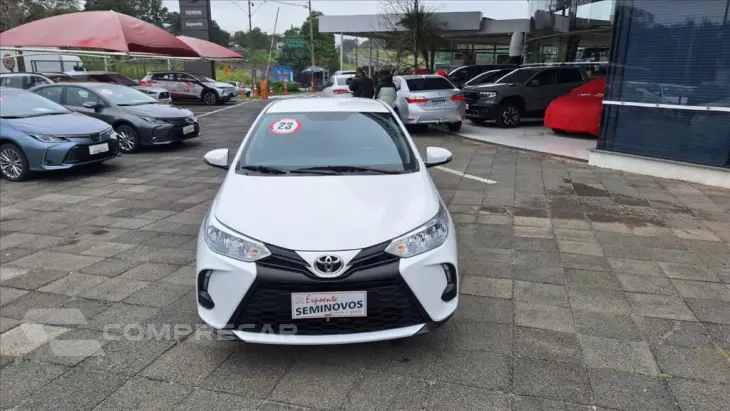 YARIS 1.5 16V FLEX SEDAN XL LIVE MULTIDRIVE