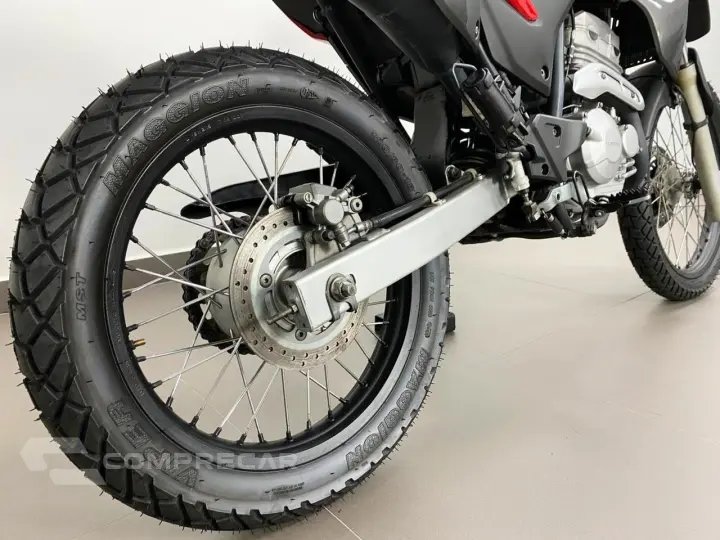 HONDA XRE 300 - PRETO E VERMELHO
