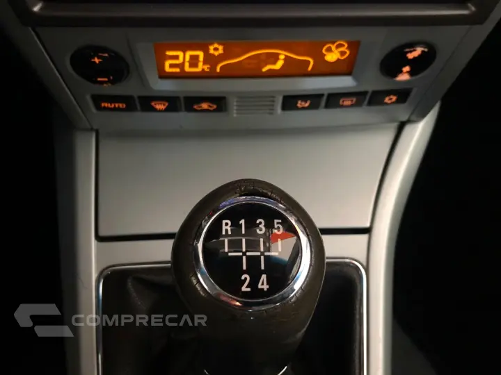 VECTRA 2.0 MPFI Elegance 8V
