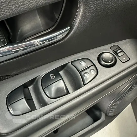 KICKS Sense 1.6 16V Flex Aut.