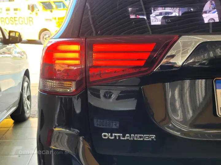 OUTLANDER 2.0 16V 160cv Aut.