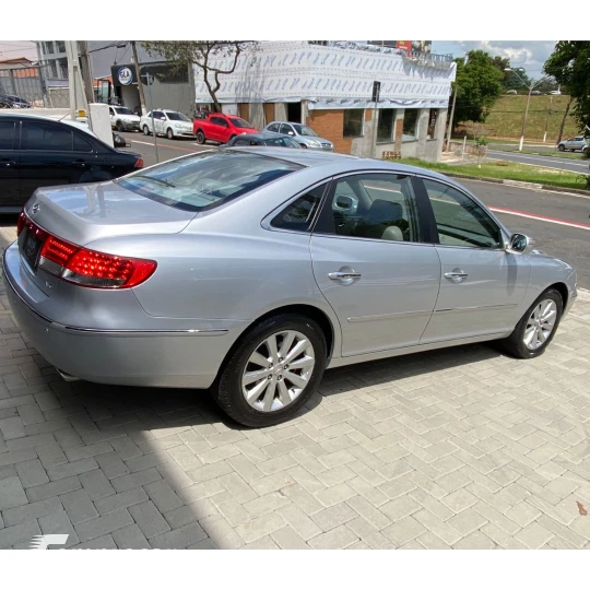 AZERA 3.3 MPFI GLS Sedan V6 24V