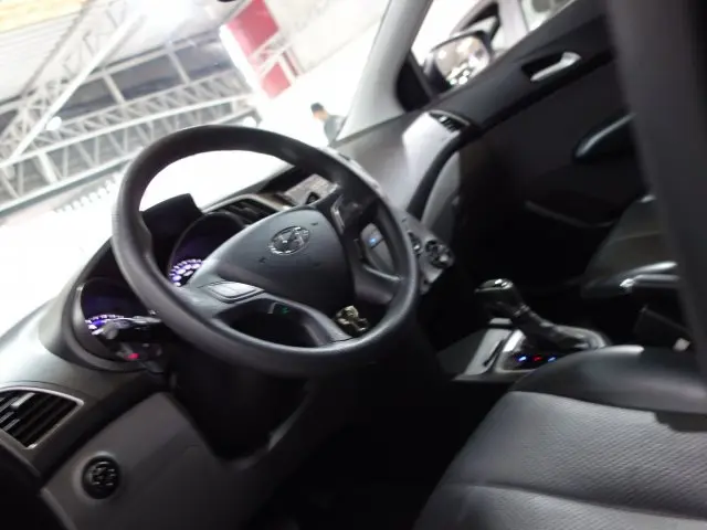 HB20S - 1.6 COMFORT PLUS 16V 4P AUTOMÁTICO